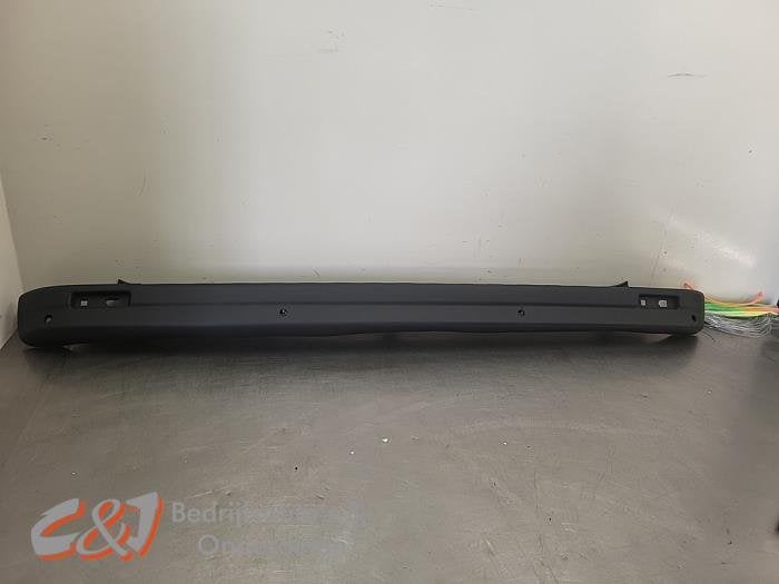 Achterbumper van een Renault Trafic (ZWART)