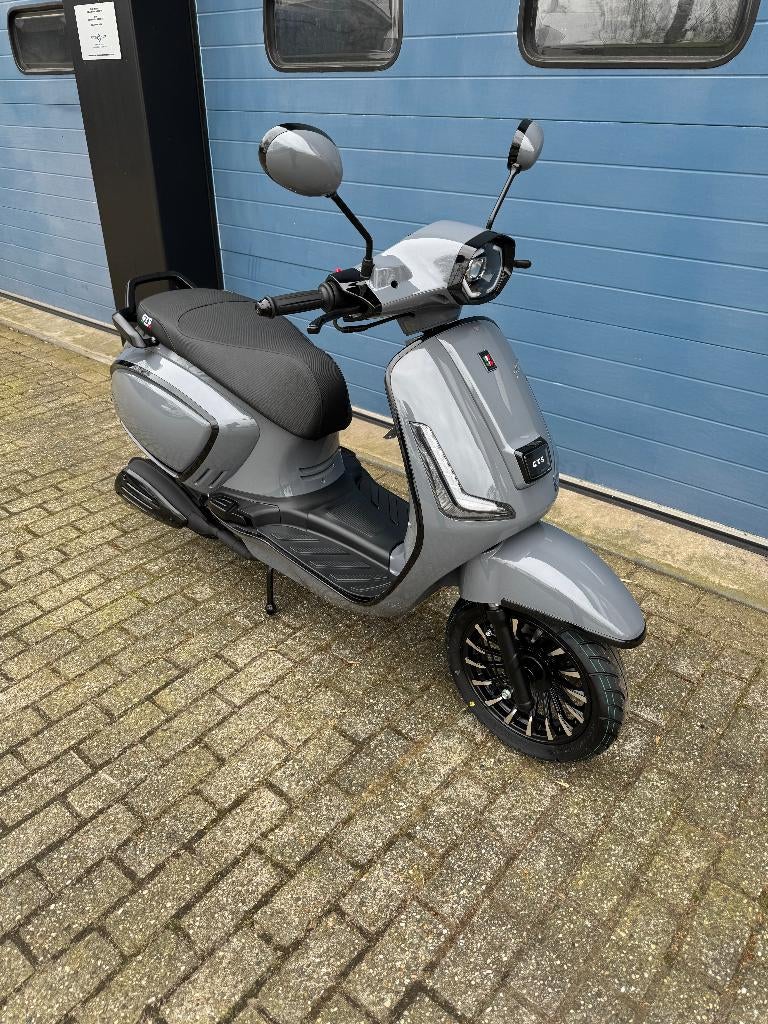 GTS Palermo nieuw (all inn prijs), Ophalen, Nieuw, Benzine