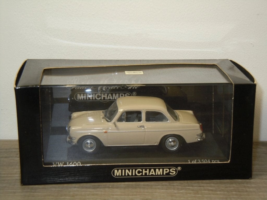 Minichamps VW 1600 Savannabeige - Limited Edition, Hobby en Vrije tijd, Modelauto's | 1:43, Zo goed als nieuw, Auto, MiniChamps