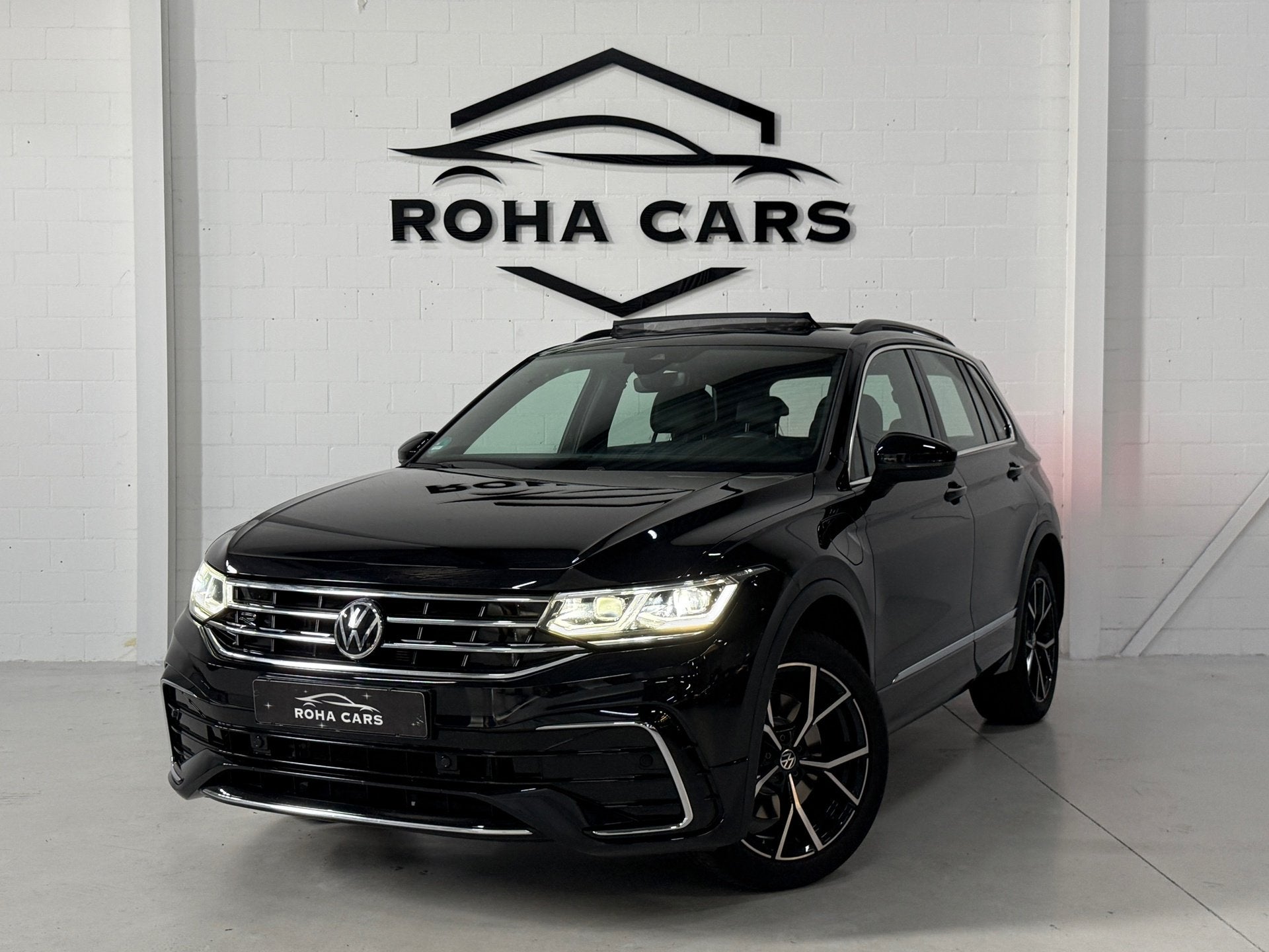 Volkswagen Tiguan 1.4 E-hybrid*Pano*GTE*Sfeer*Memory*Stuur/s, 1716 kg, 4 cilinders, Zwart, SUV of Terreinwagen