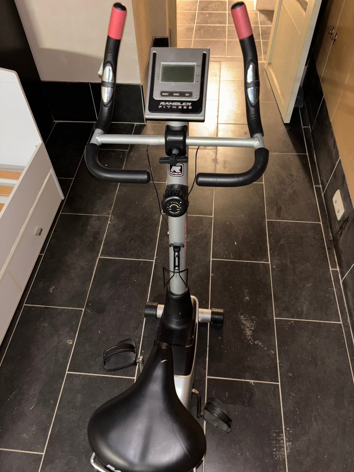 Hometrainer Rambler Fitness (scherm werkt niet), Sport en Fitness, Ophalen, Kunststof, Zo goed als nieuw, Benen
