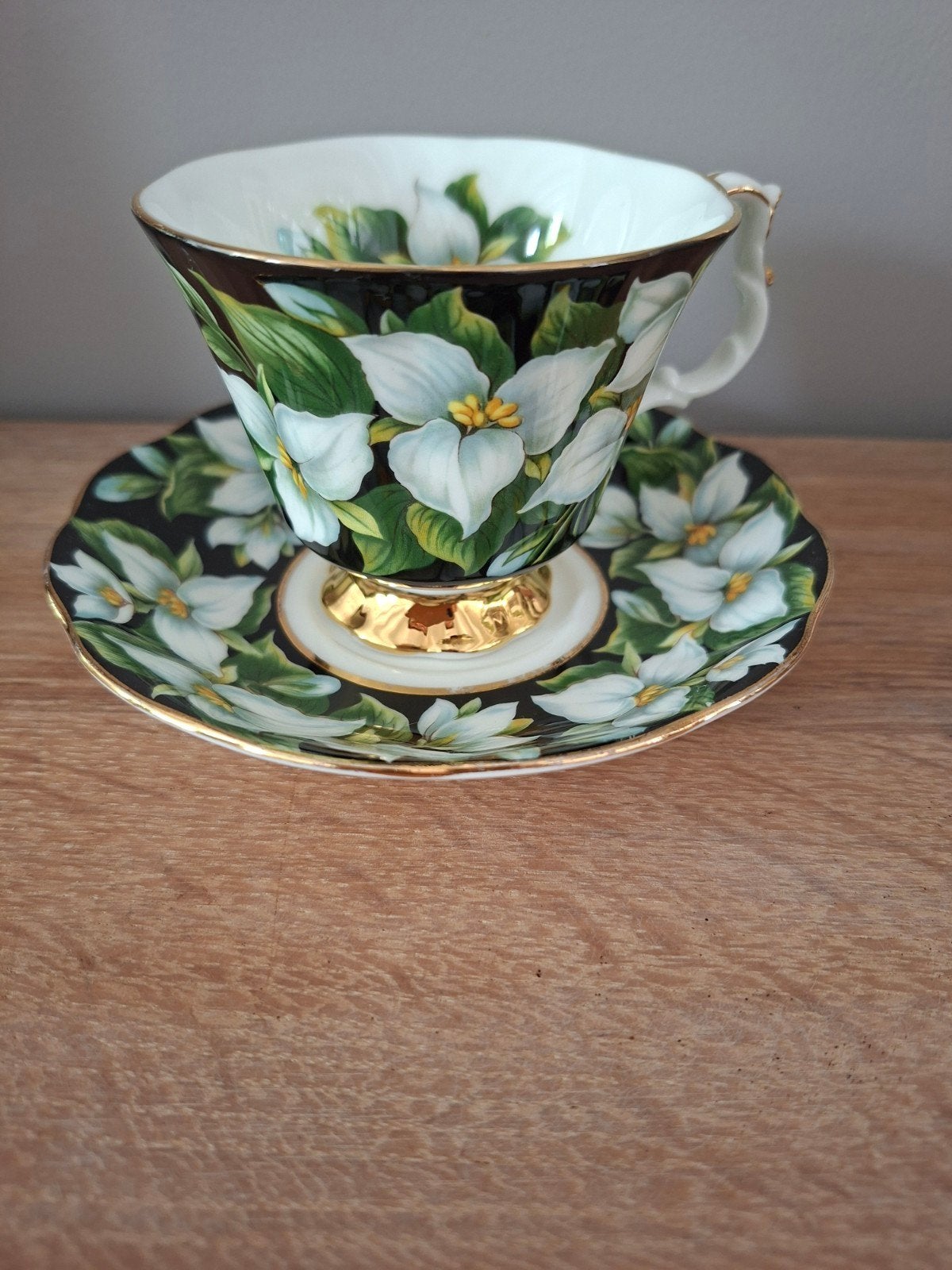 Royal Albert Provincial flowers Trillium, Verzamelen, Porselein, Kristal en Bestek, Ophalen of Verzenden, Zo goed als nieuw, Porselein