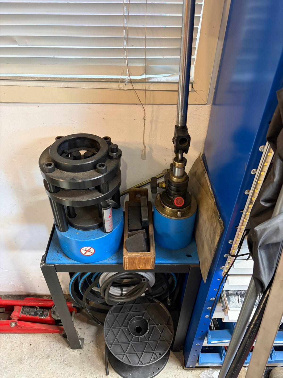 Hydraulische Slangenpers, Ophalen, Zo goed als nieuw