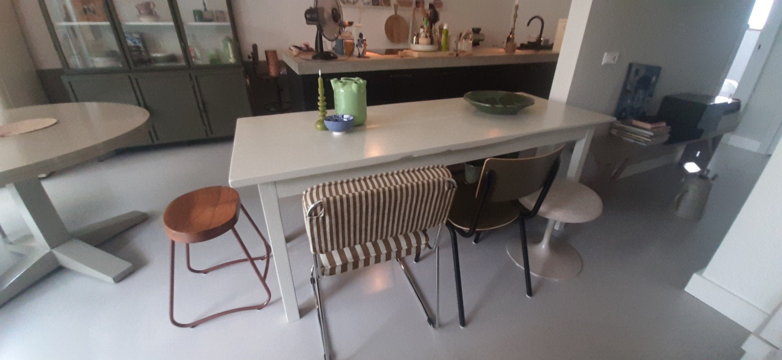 Prachtige antieke tafel in de kleur green tea van Flexa cr., Ophalen of Verzenden, Rechthoekig, 200 cm of meer, 50 tot 100 cm