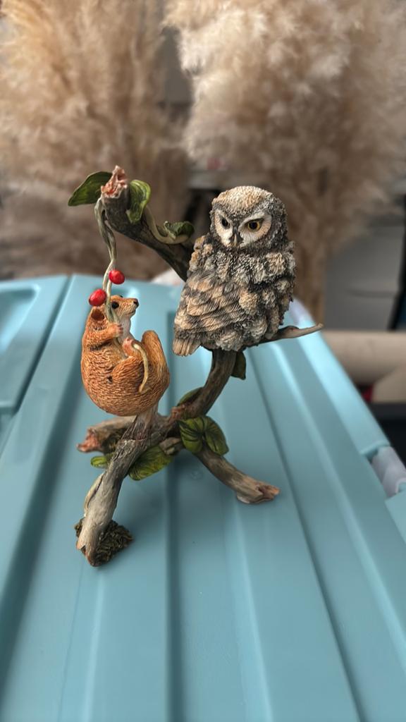 Country Artists Uil en Eekhoorn Beeldje - 12 cm, Verzamelen, Beelden en Beeldjes, Zo goed als nieuw, Dier, Ophalen of Verzenden