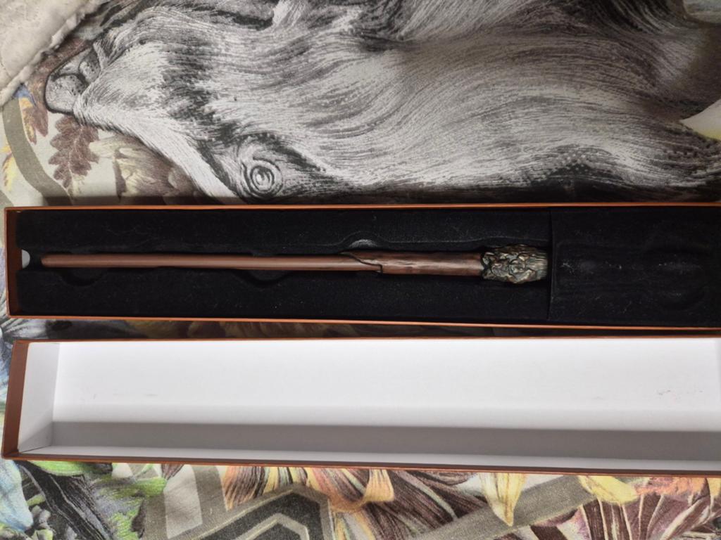 Harry Potter toverstaf in doos - Universal Studios, Ophalen of Verzenden, Zo goed als nieuw, Replica