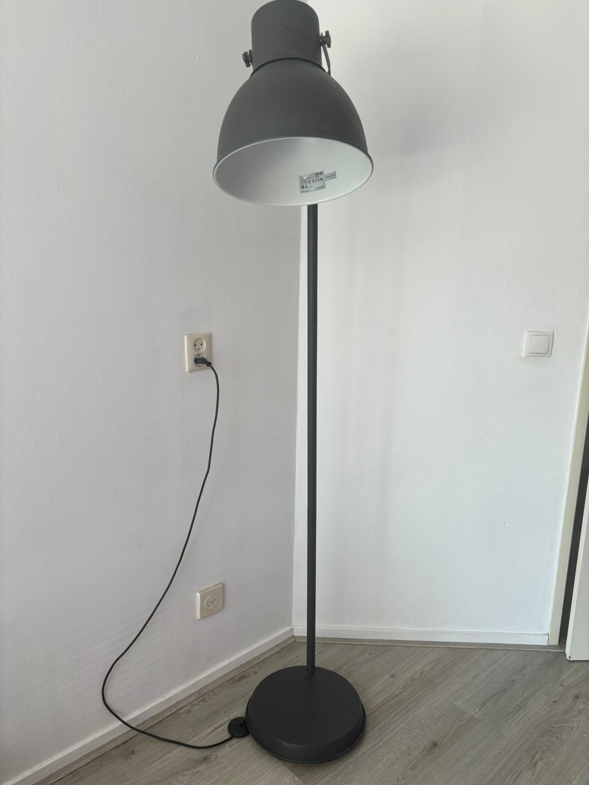 HEKTAR Staande lamp, donkergrijs, Huis en Inrichting, Lampen | Vloerlampen, Ophalen, Zo goed als nieuw, 150 tot 200 cm