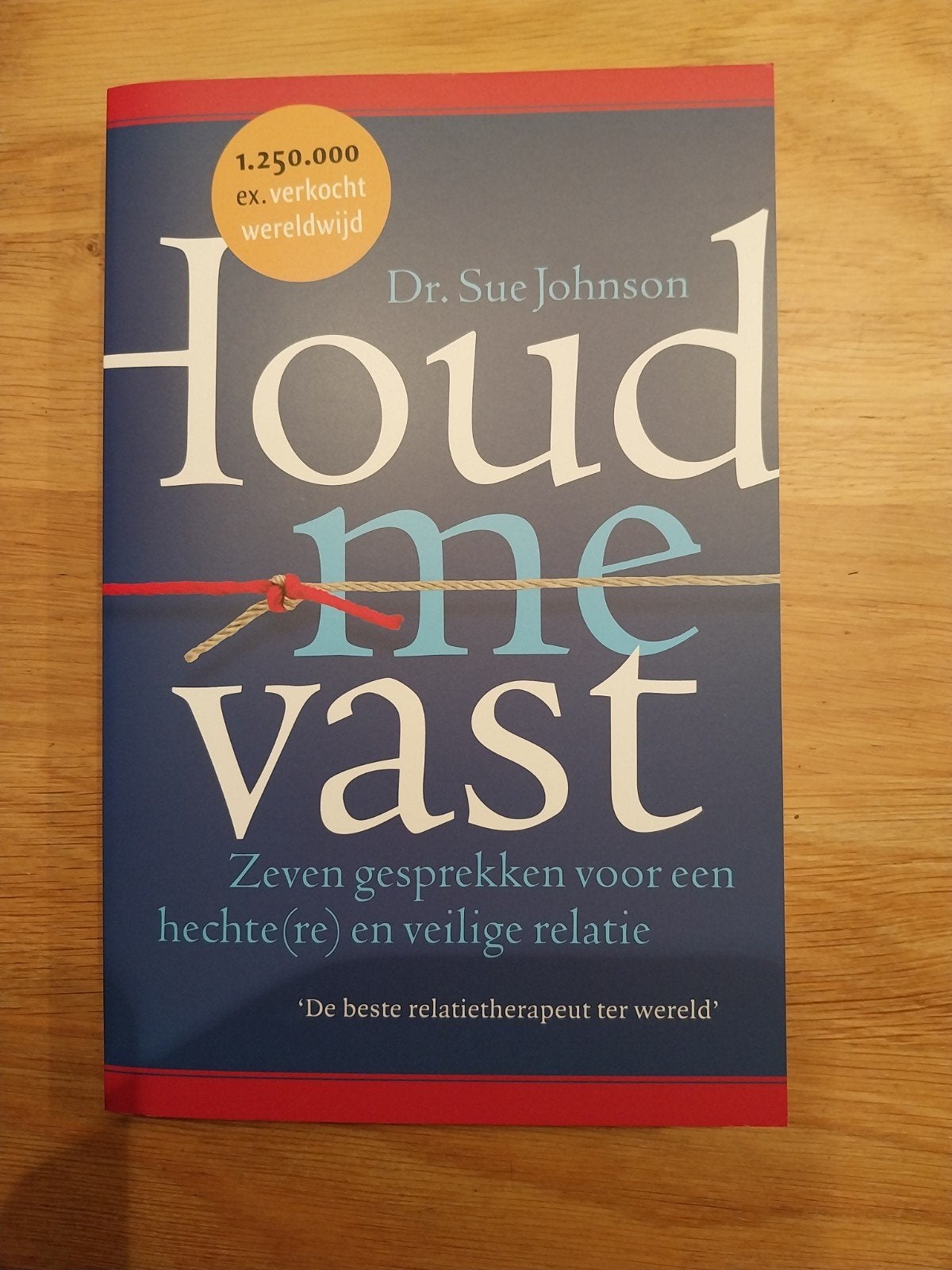 Houd me vast - Dr. Sue Johnson (relatietherapie), Boeken, Ophalen of Verzenden, Zo goed als nieuw, Dr. Sue Johnson