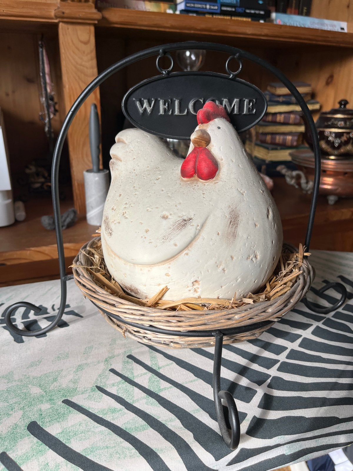 Decoratieve kip met 'Welcome' bordje, Ophalen of Verzenden, Wit, Steen/keramiek, Landelijk