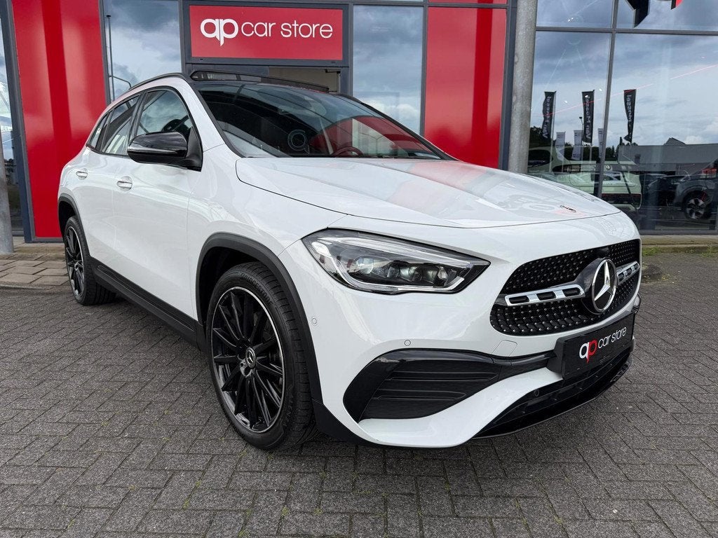 Mercedes-Benz GLA-klasse 250 e Hybride AMG Night Pakket Pano, Auto's, Mercedes-Benz, 77 km/l, Zwart, 150 min, Wit