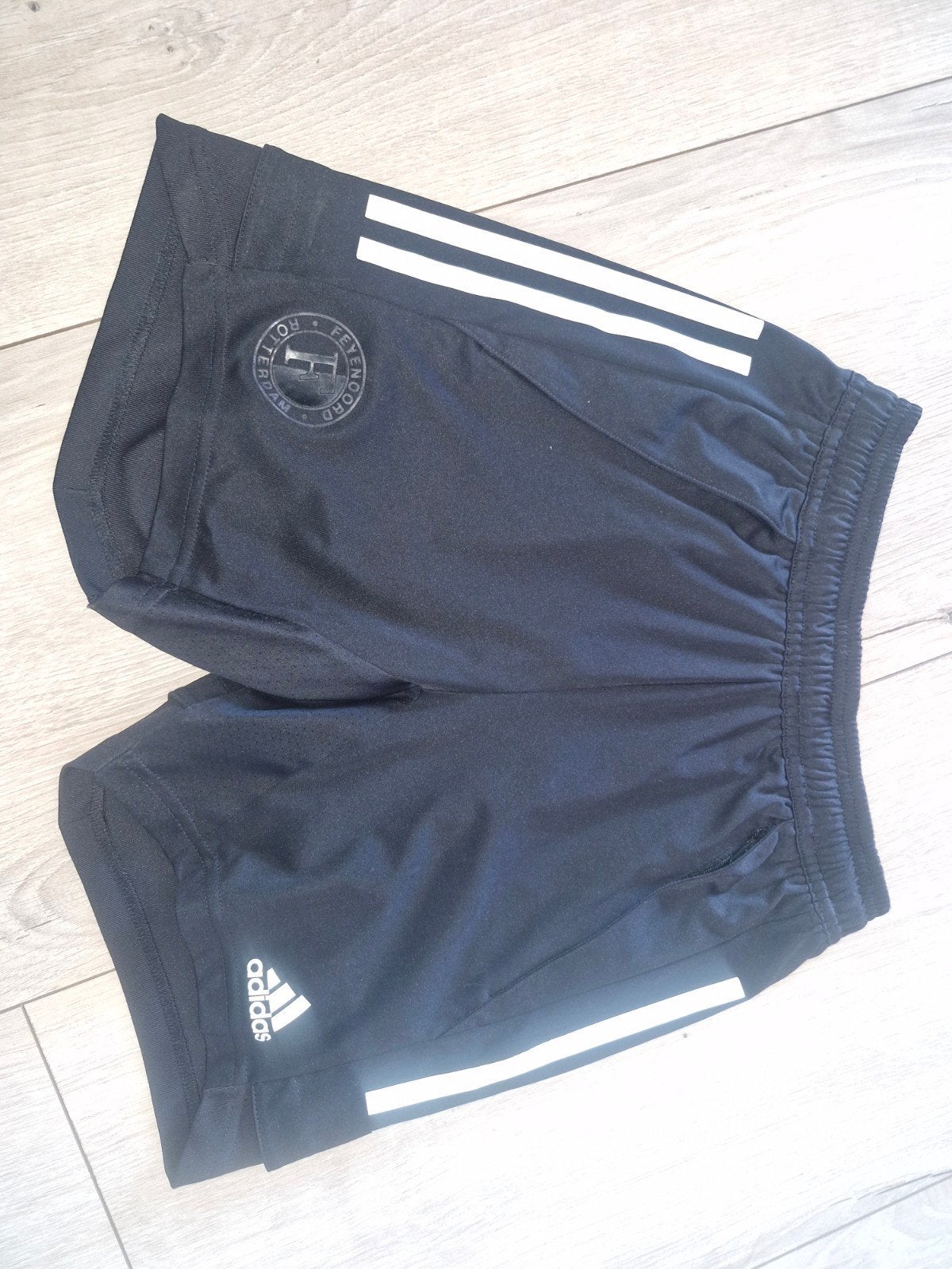 Feyenoord origineel Adidas sportbroekje korte broek maat 152, Kinderen en Baby's, Kinderkleding | Maat 152, Adidas, Gebruikt, Sport- of Zwemkleding