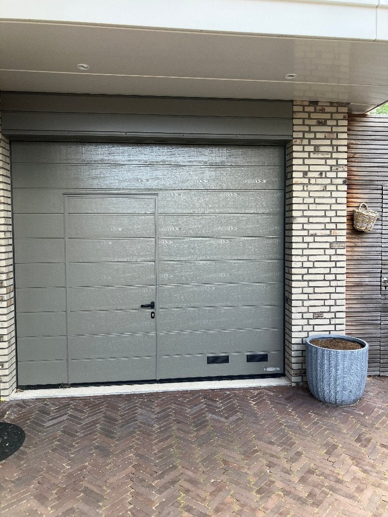 Sectionaaldeur garage Hörmann met loopdeur, Ophalen, Garagedeur, Zo goed als nieuw, Metaal