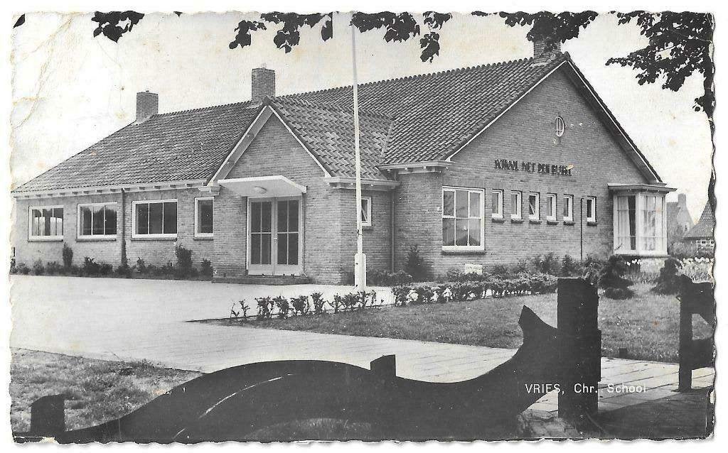 AK Vries - Christelijke school met den Bijbel, Verzenden, 1960 tot 1980, Ongelopen, Drenthe