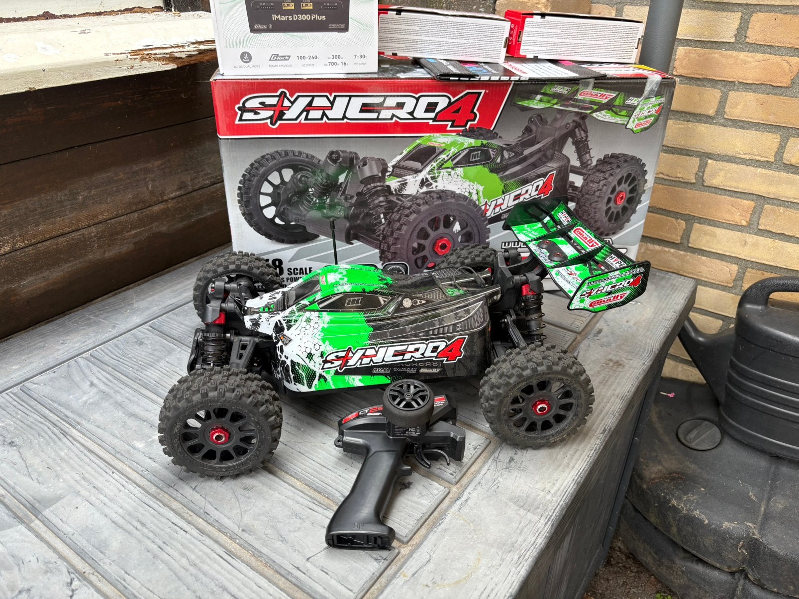 Team Corally Synchro 4 / Gens iMars D300 plus, Auto offroad, Zo goed als nieuw, RTR (Ready to Run), Schaal 1:8