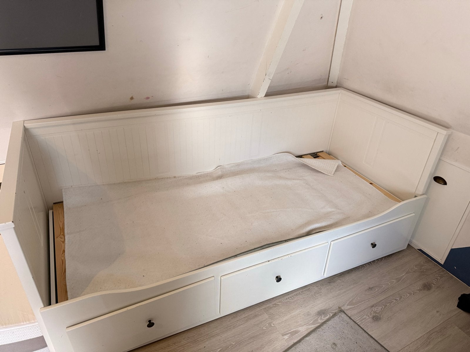 Witte ikea hemnes uitschuifbaar bed, Huis en Inrichting, Slaapkamer | Bedden, Ophalen, Wit, Tweepersoons, 80 cm