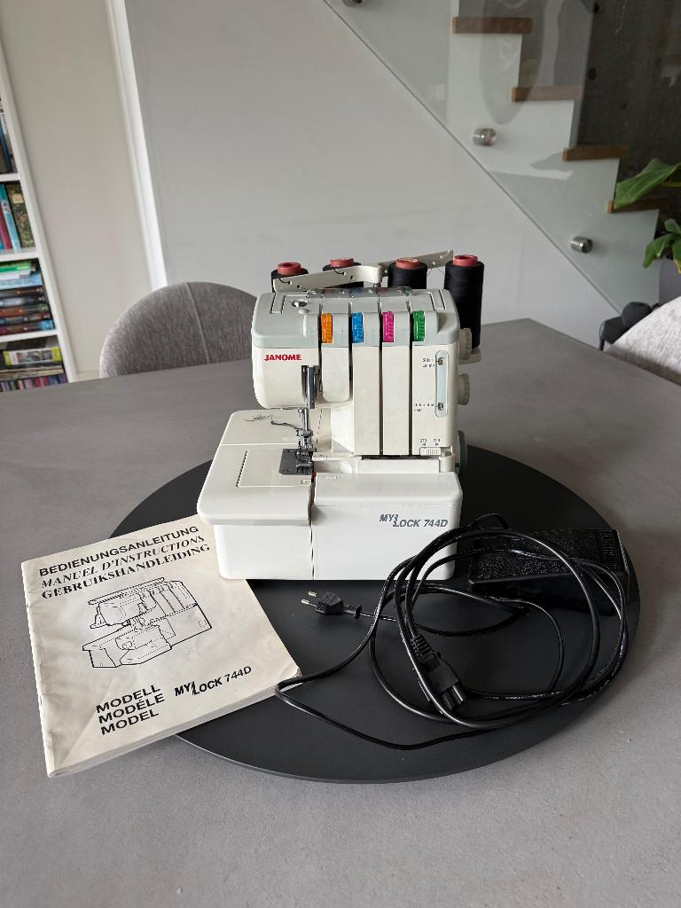 Lockmachine in zeer goede staat, Ophalen, Zo goed als nieuw, Lockmachine, Janome
