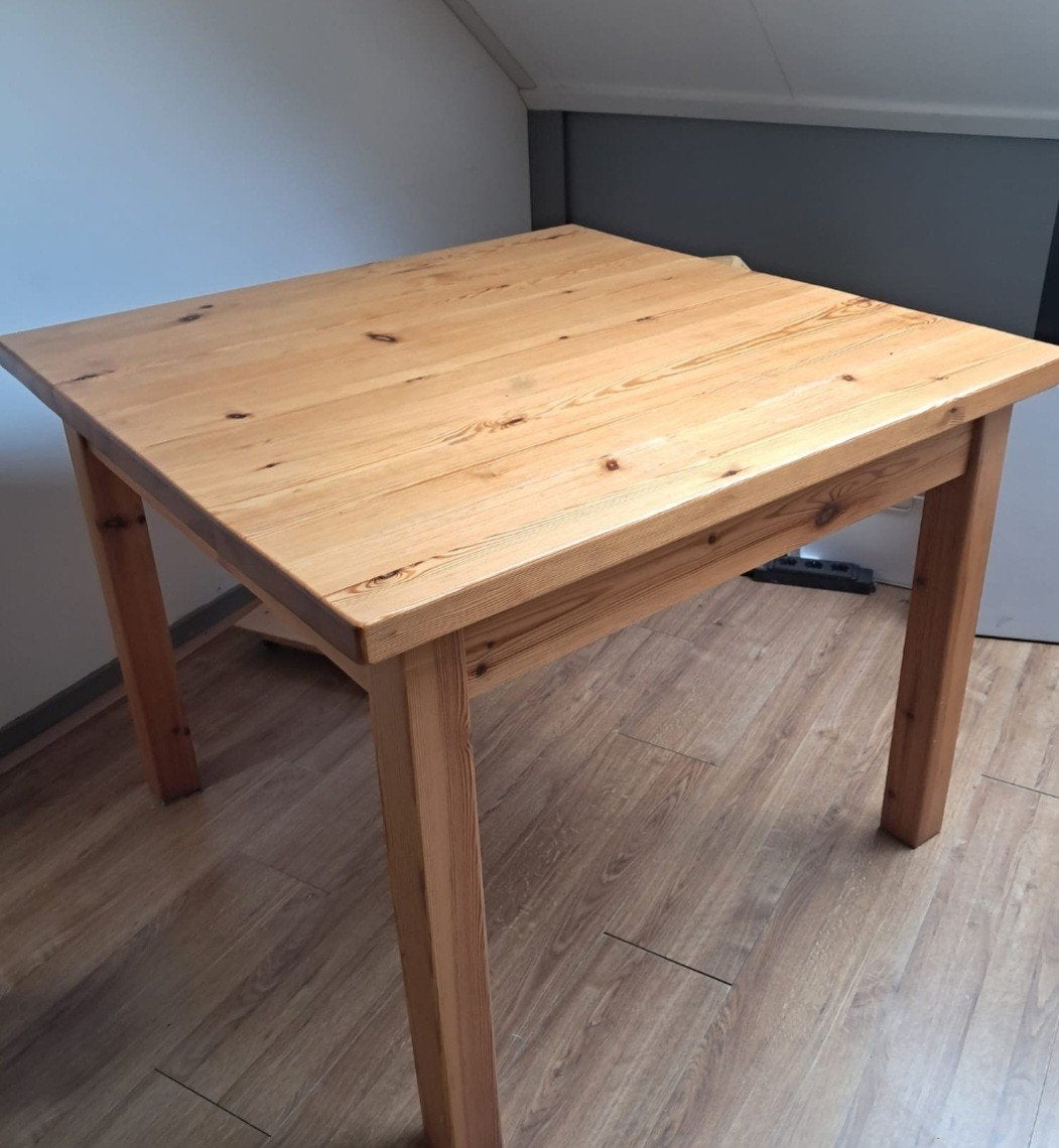Stevige massief houten tafel 1x1 meter, Huis en Inrichting, Ophalen, Gebruikt, Vierkant, Vier personen