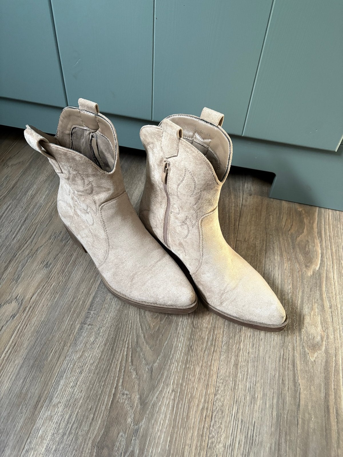 Beige cowboylaarzen maat 41, Ophalen of Verzenden, Zo goed als nieuw, Beige, Lage of Enkellaarzen