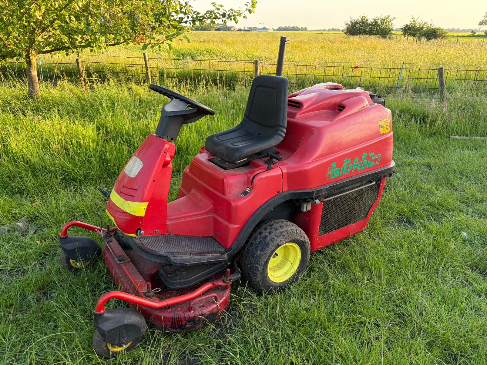 Giant Ferarri Frontmaaier met opvangbak, Ophalen, Gebruikt