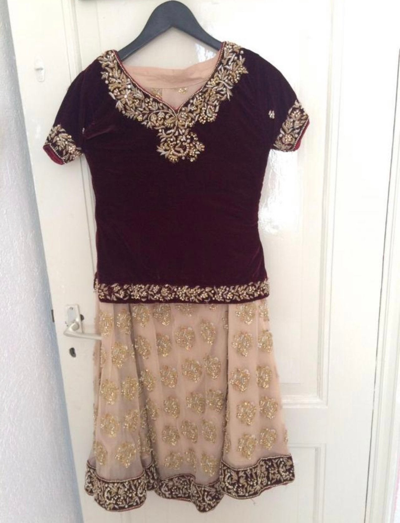 Indian bollywood lehnga bordeau 3 delig, Ophalen of Verzenden, Zo goed als nieuw, Maat 38/40 (M), Overige typen