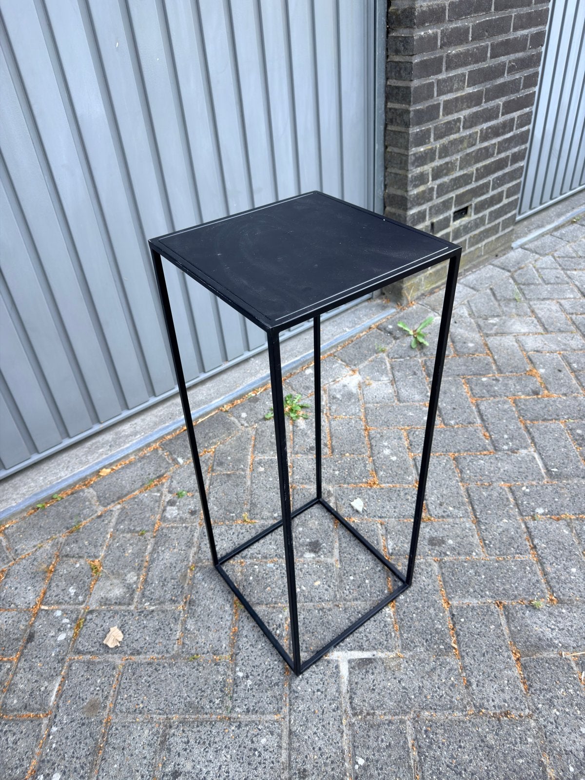 Hoog zwart tafeltje 70 cm hoog, 30x30 cm, Minder dan 55 cm, Gebruikt, Metaal of Aluminium, Vierkant