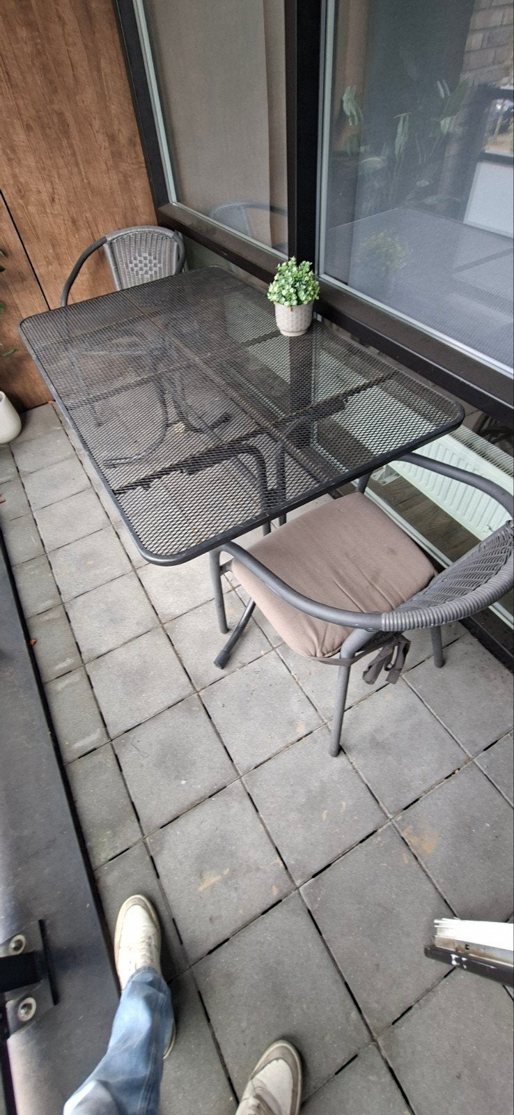 Balkonset: metalen tafel en 2 stoelen met kussens, Overige materialen, Gebruikt, Tuinset, Eettafel