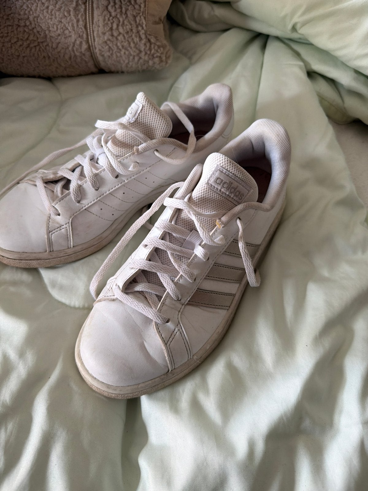 Adidas Grand Court sneakers wit met gouden strepen, Ophalen, Wit, Sneakers of Gympen, Gedragen
