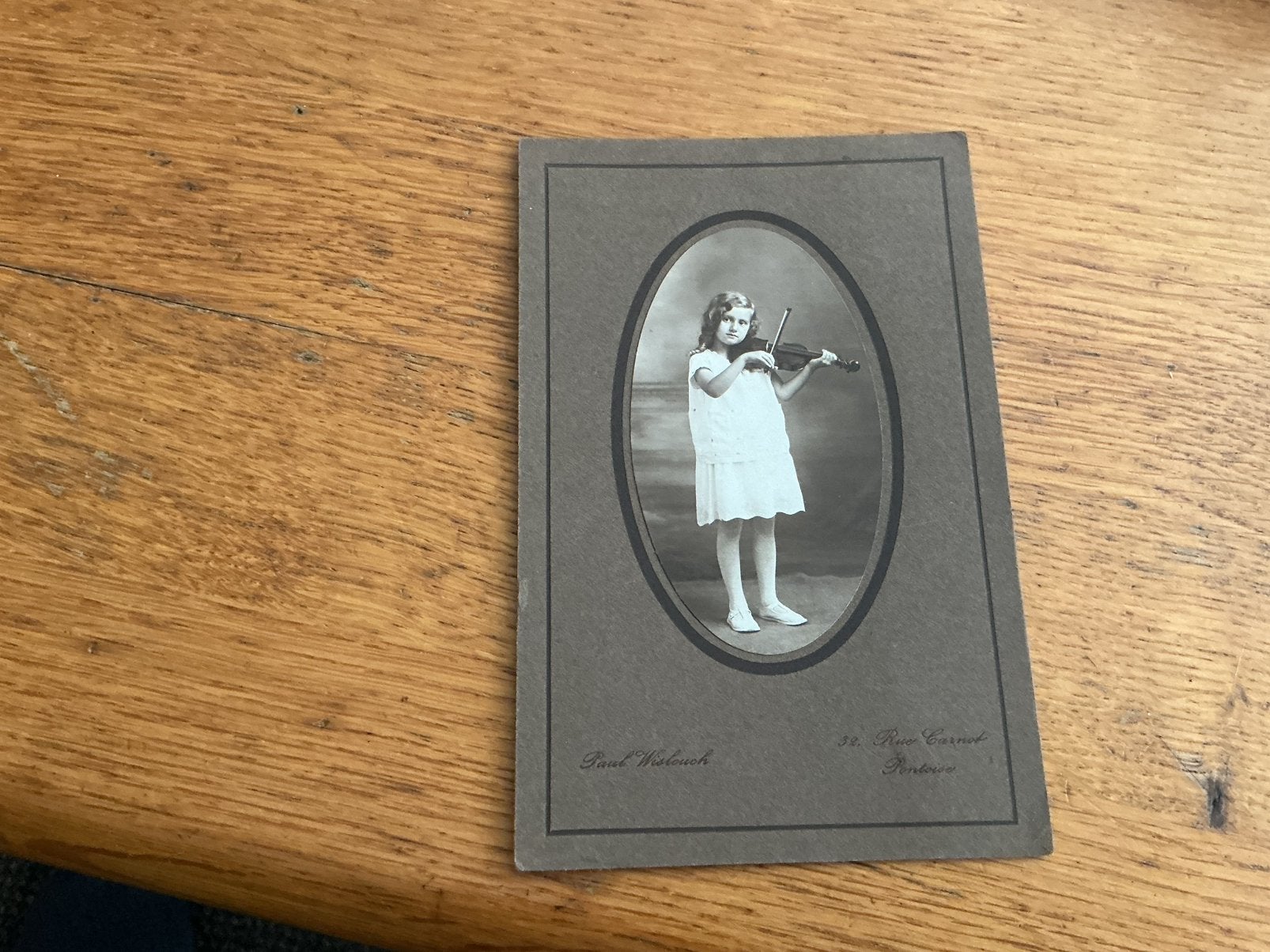 O335 meisje viool, Ophalen of Verzenden, Voor 1940, Kind