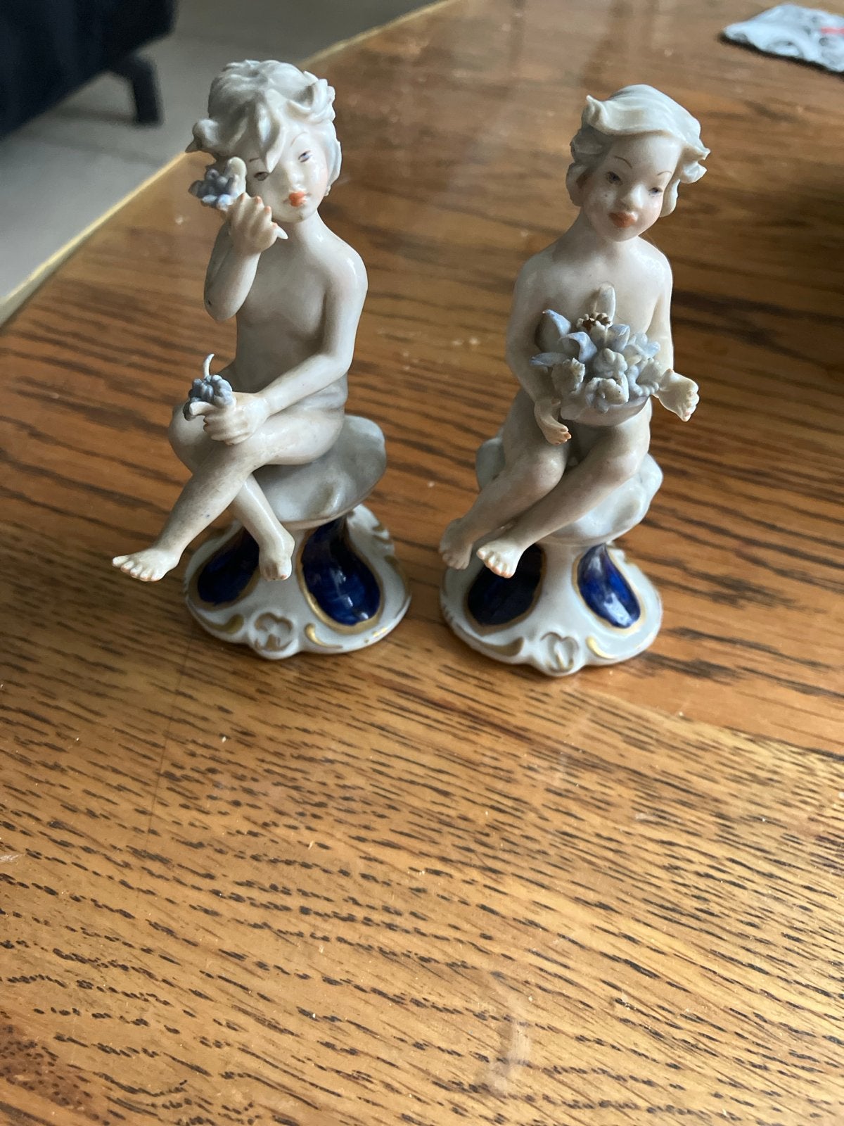 Set van 2 antieke porseleinen engelenbeeldjes, Ophalen