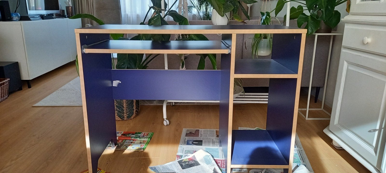 Goed uitziend donkerblauw bureautje voor kind., Ophalen, Gebruikt, Modern, functioneel, 70 tot 120 cm