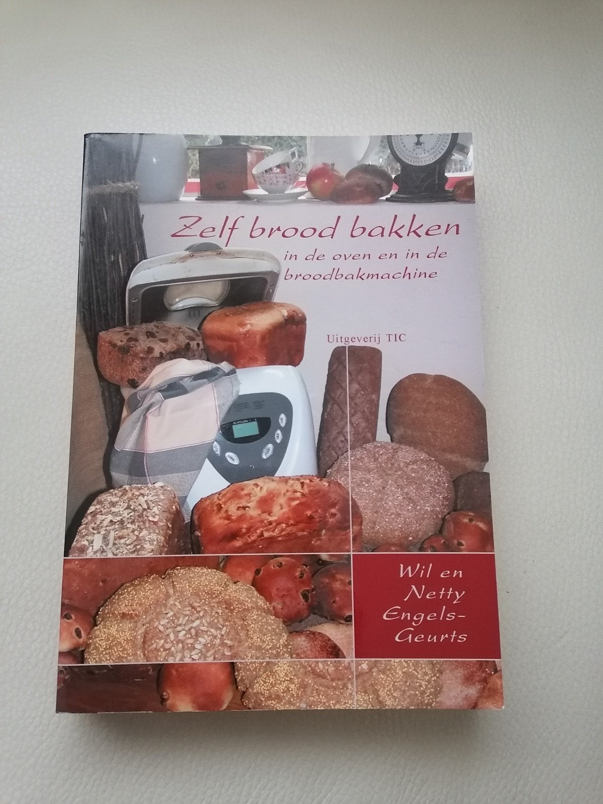 Zelf brood bakken - Wil en Netty Engels-Geurts, Boeken, Ophalen of Verzenden, Zo goed als nieuw, Wil en Netty Engels-Geurts, Overige typen
