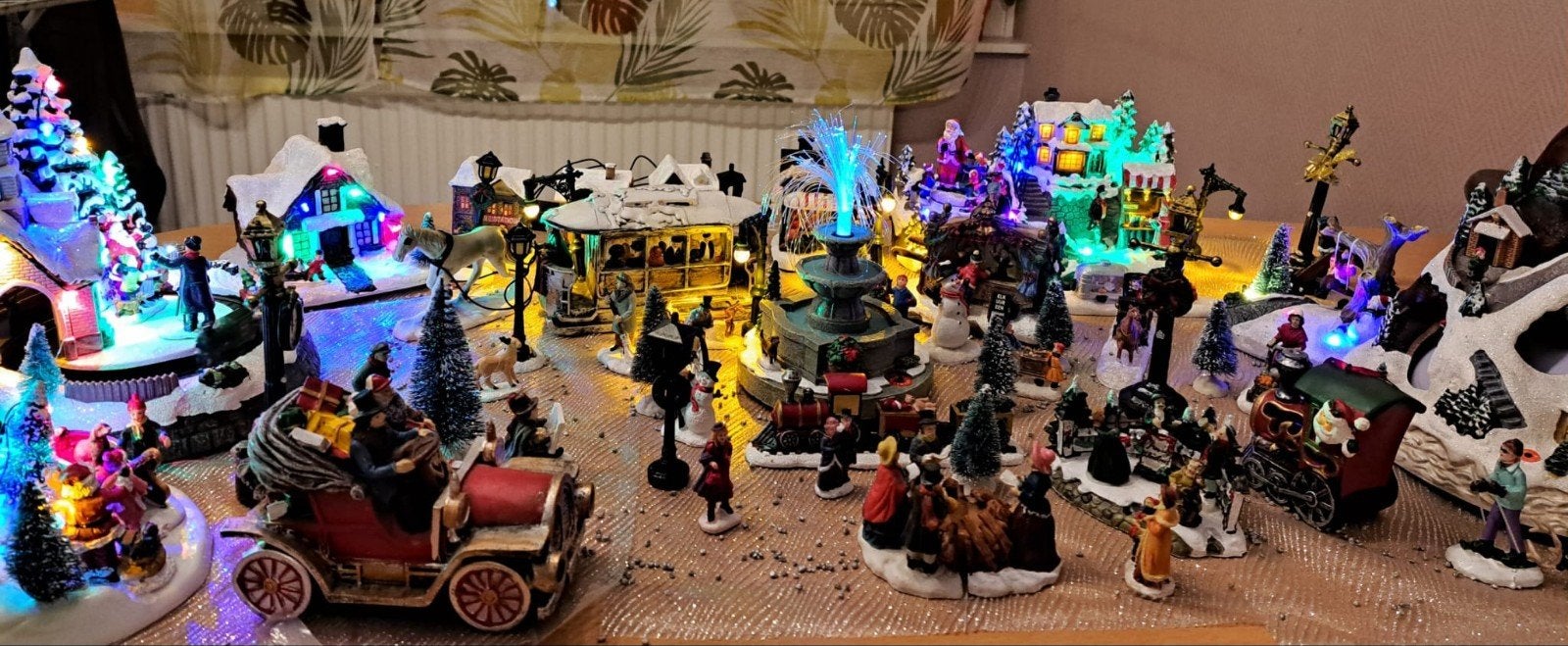 Compleet kerstdorp van minifiguren, Diversen, Kerst, Ophalen