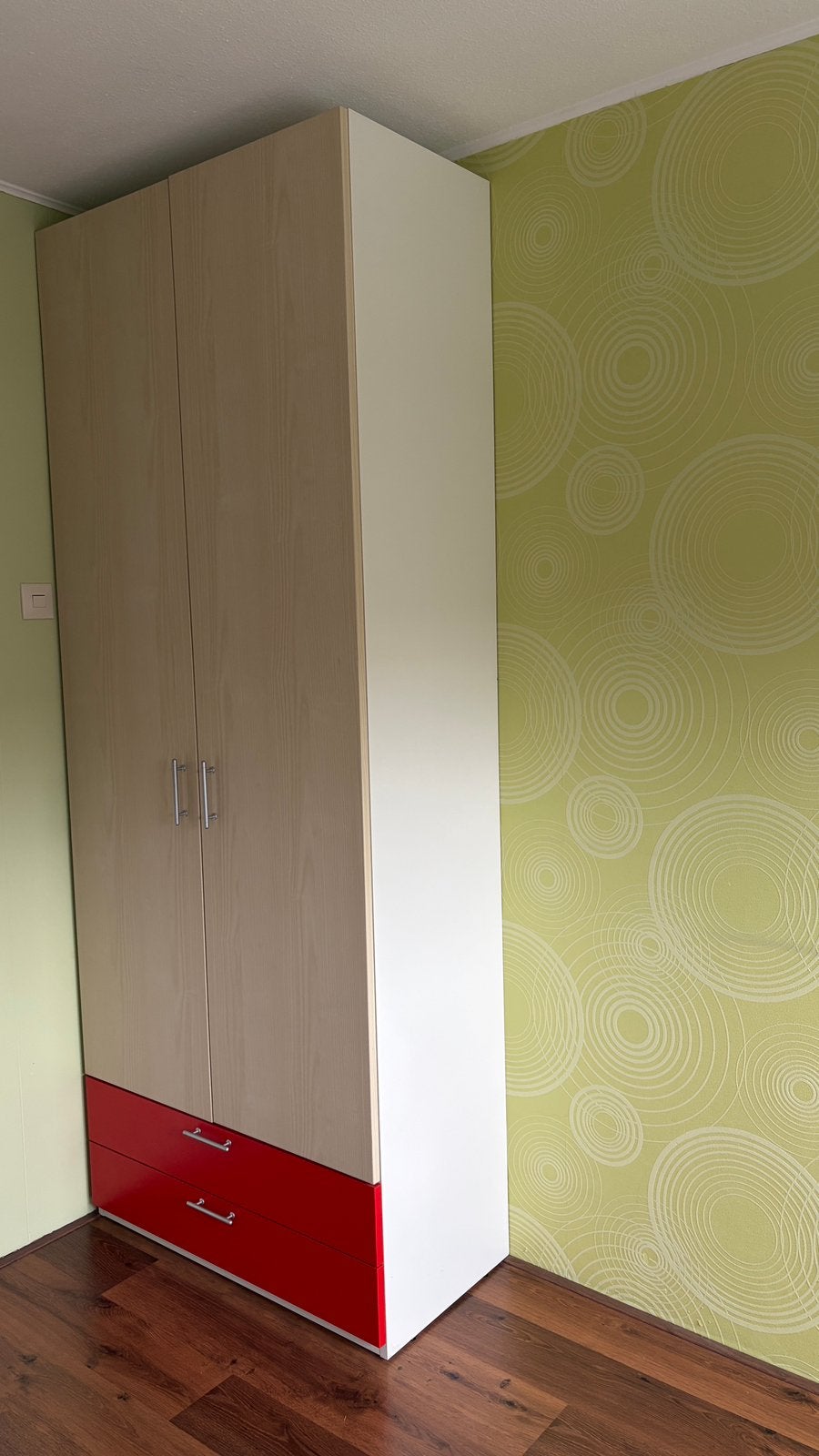 Degelijke kast voor kinder of tienerkamer, Overige materialen, Gebruikt, 200 cm of meer, 50 tot 100 cm