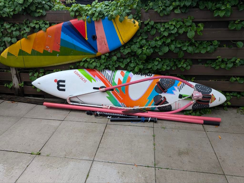 Complete Windsurf Set: Plank, Zeil, Mast, Giek, Watersport en Boten, Windsurfen, Ophalen, 250 tot 300 cm, Met vin(nen), Complete set