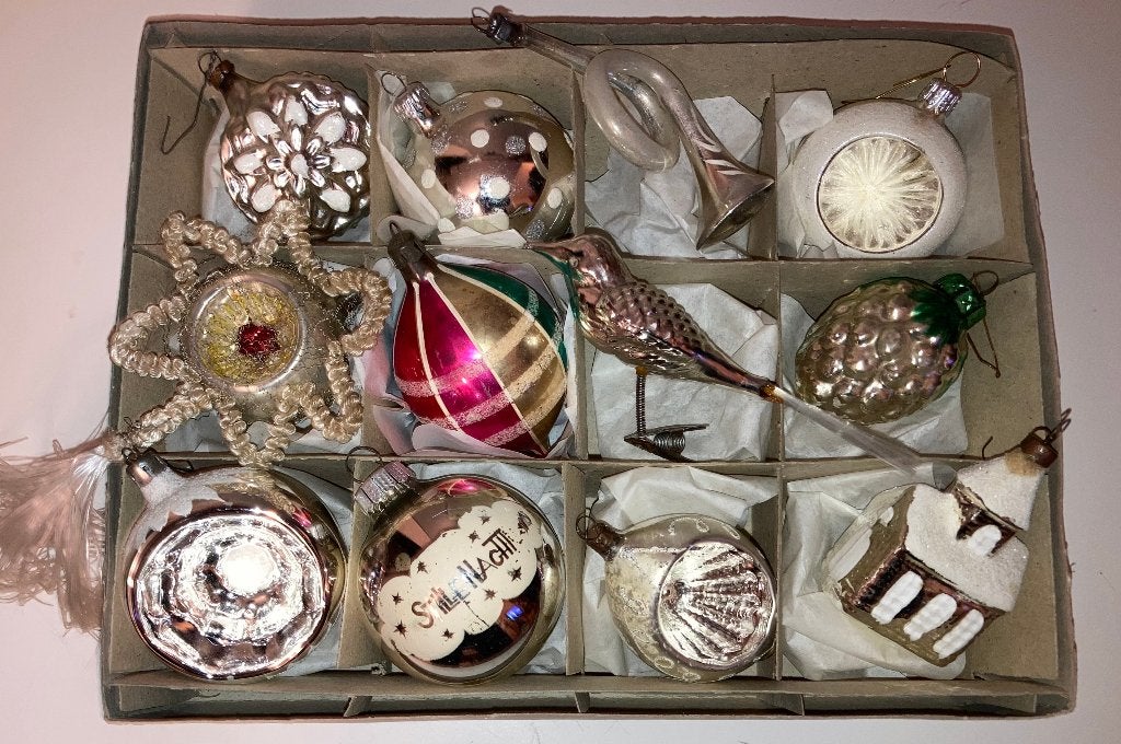 Oude kerstbal ornament in doos nr 101, Diversen, Kerst, Ophalen of Verzenden, Gebruikt