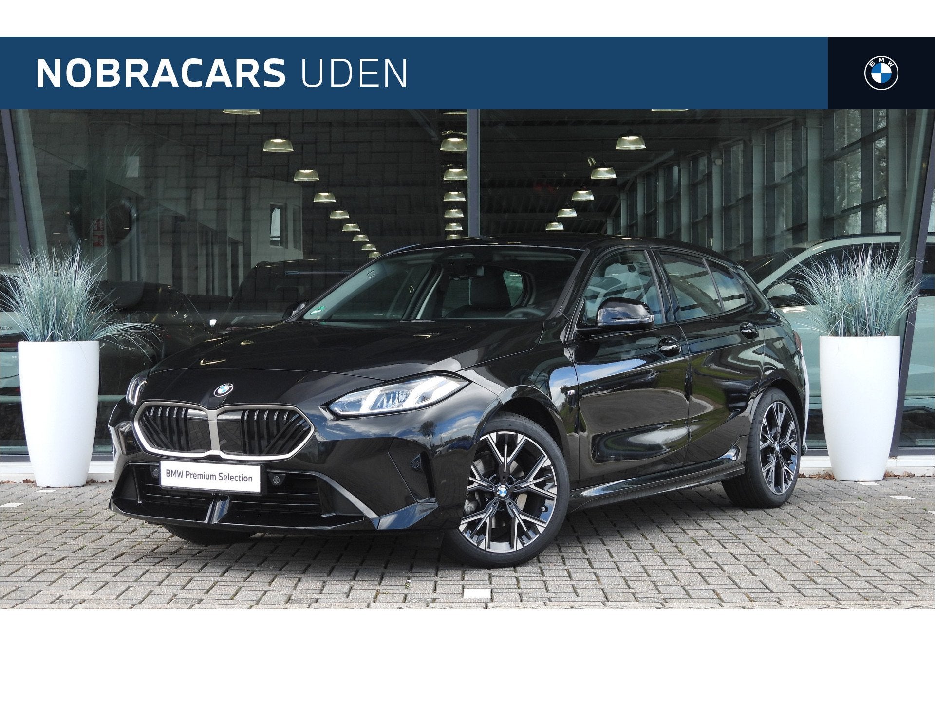 BMW 1 Serie 120 M Sport Automaat / Sportstoelen / Achteruitr, Auto's, Gebruikt, 156 pk, Met garantie (alle), Parkeersensor