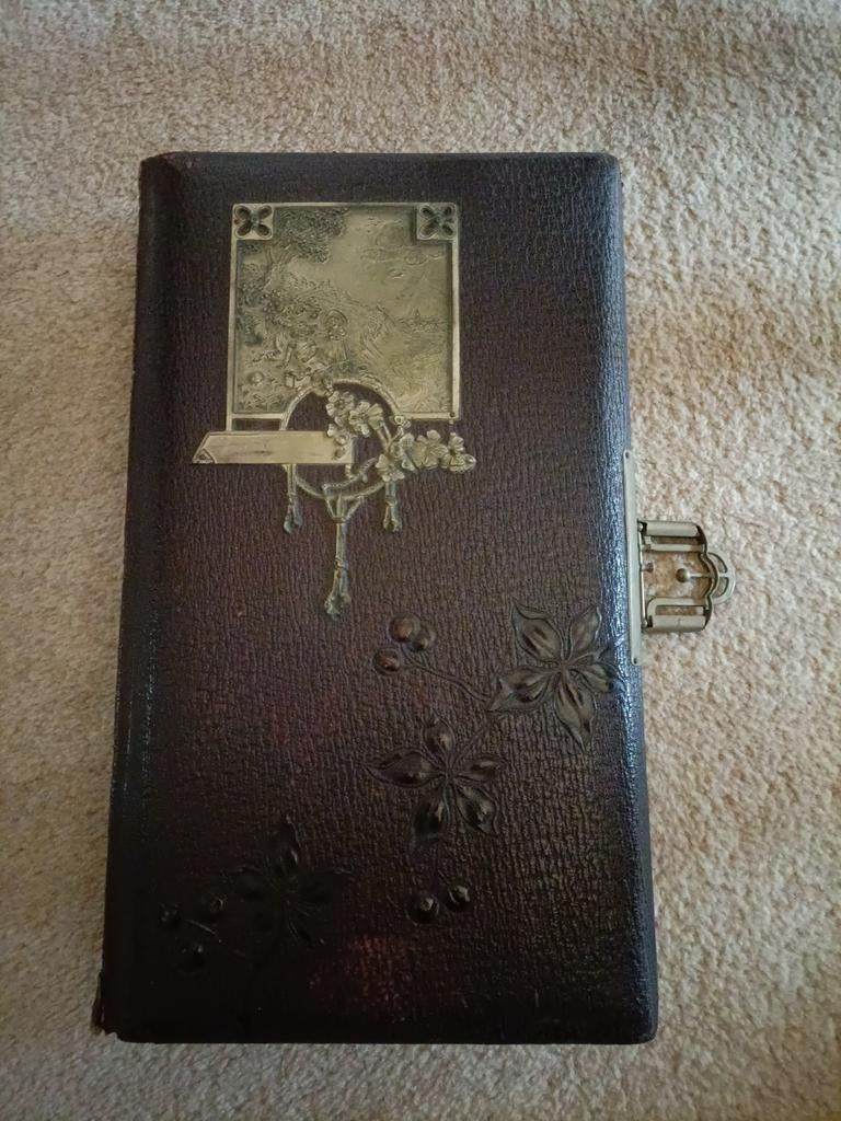 Antiek Victoriaans leren fotoalbum. Met sluiting. Vintage., Antiek en Kunst, Ophalen