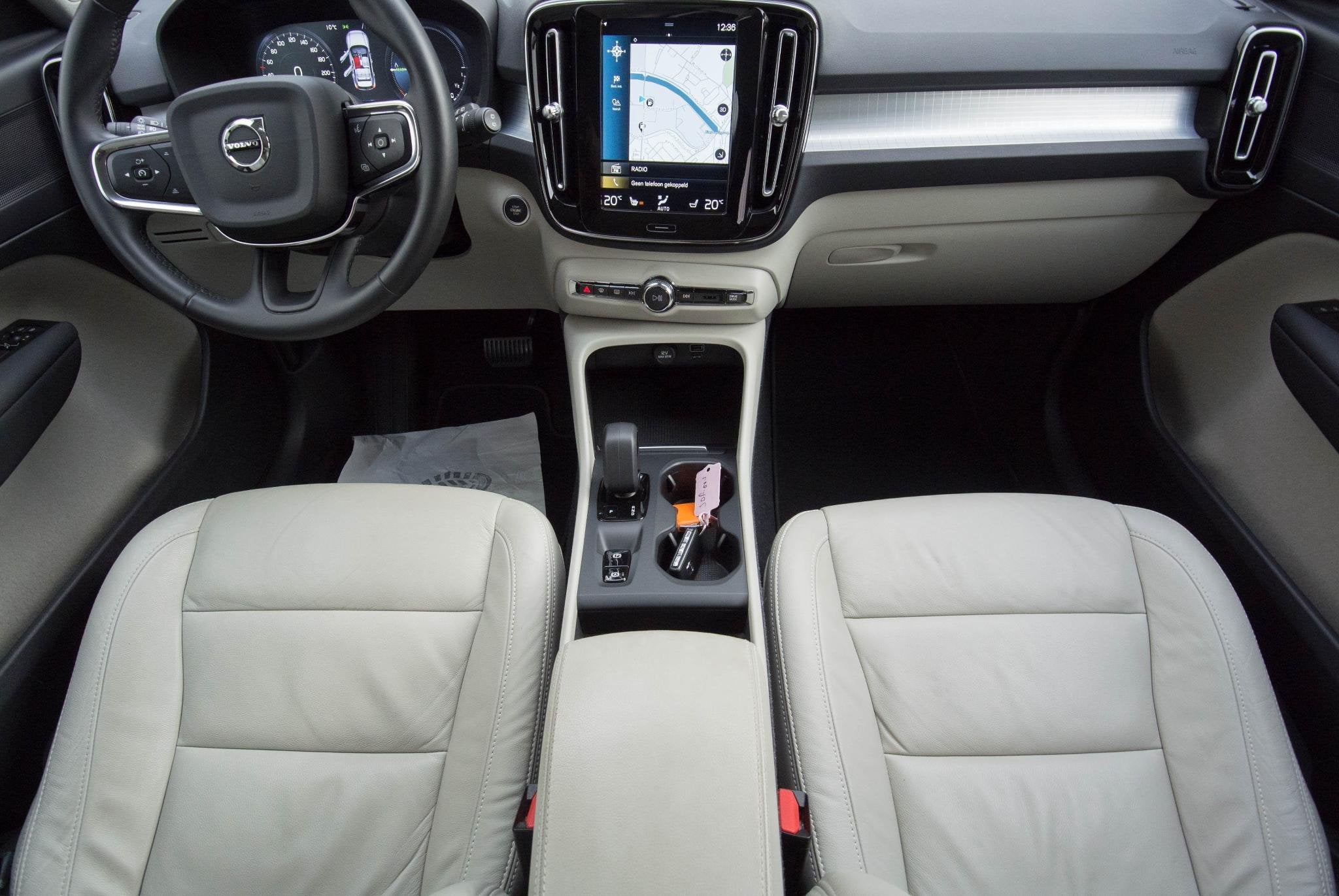 Volvo XC40 1.5 T5 Recharge Inscription Leder, Dealer onderhouden, Euro 6, 1712 kg, Blauw