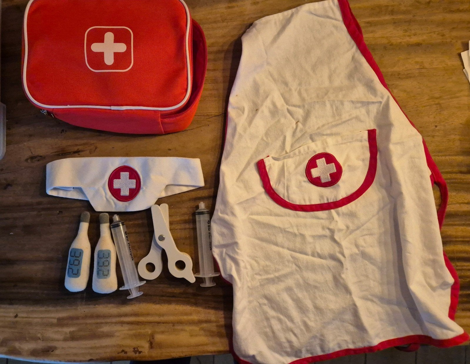 Doktersset voor kinderen met verpleegstersoutfit, Ophalen of Verzenden, Gebruikt, Knutselen