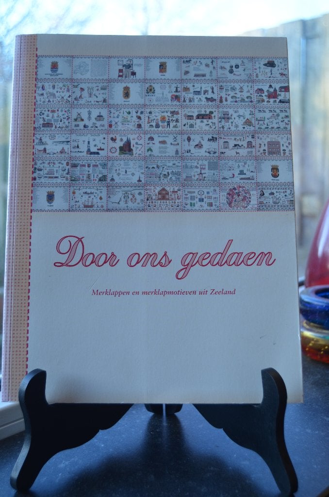 Door ons gedaen, Zeeuws borduurboek, Ophalen of Verzenden, Gebruikt, Handborduren, Overige typen