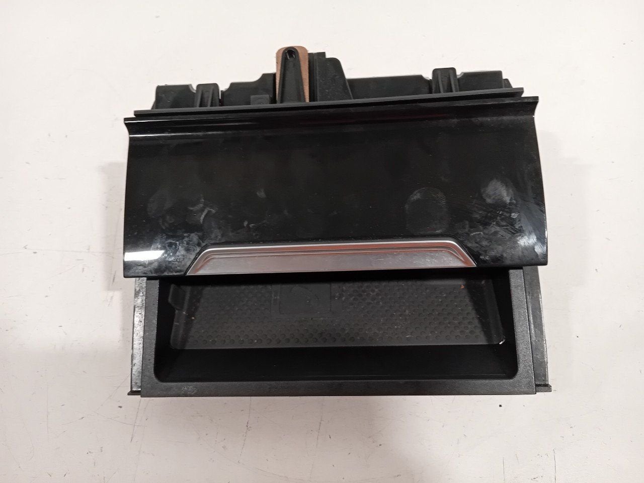 Opbergvak middenconsole Volkswagen Passat, Onderdelen@venauto.nl, Van der Ven Autorecycling B.V., Gebruikt, Ettenseweg 76, 4706 PB Roosendaal, The Netherlands