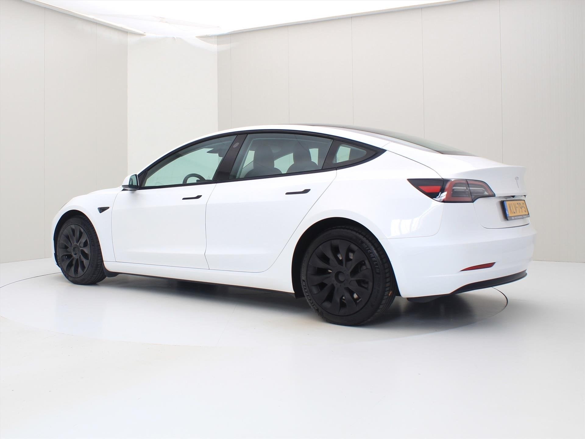 Tesla Model 3 Long-Range AWD 351pk 75 kWh 92.4% SoH UPGRADE, Auto's, Tesla, Automaat, Gebruikt, Zwart, Wit