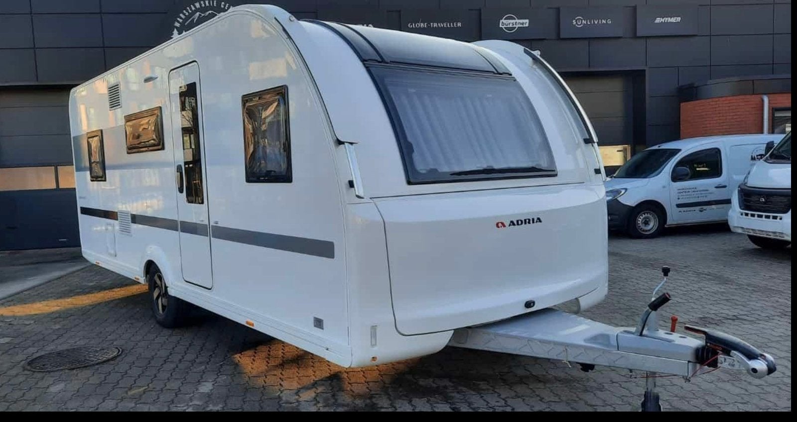 Adria Adora 573 PT - Ruime gezinscaravan met stapelbed, Vast bed, Rondzit, Particulier, Adria