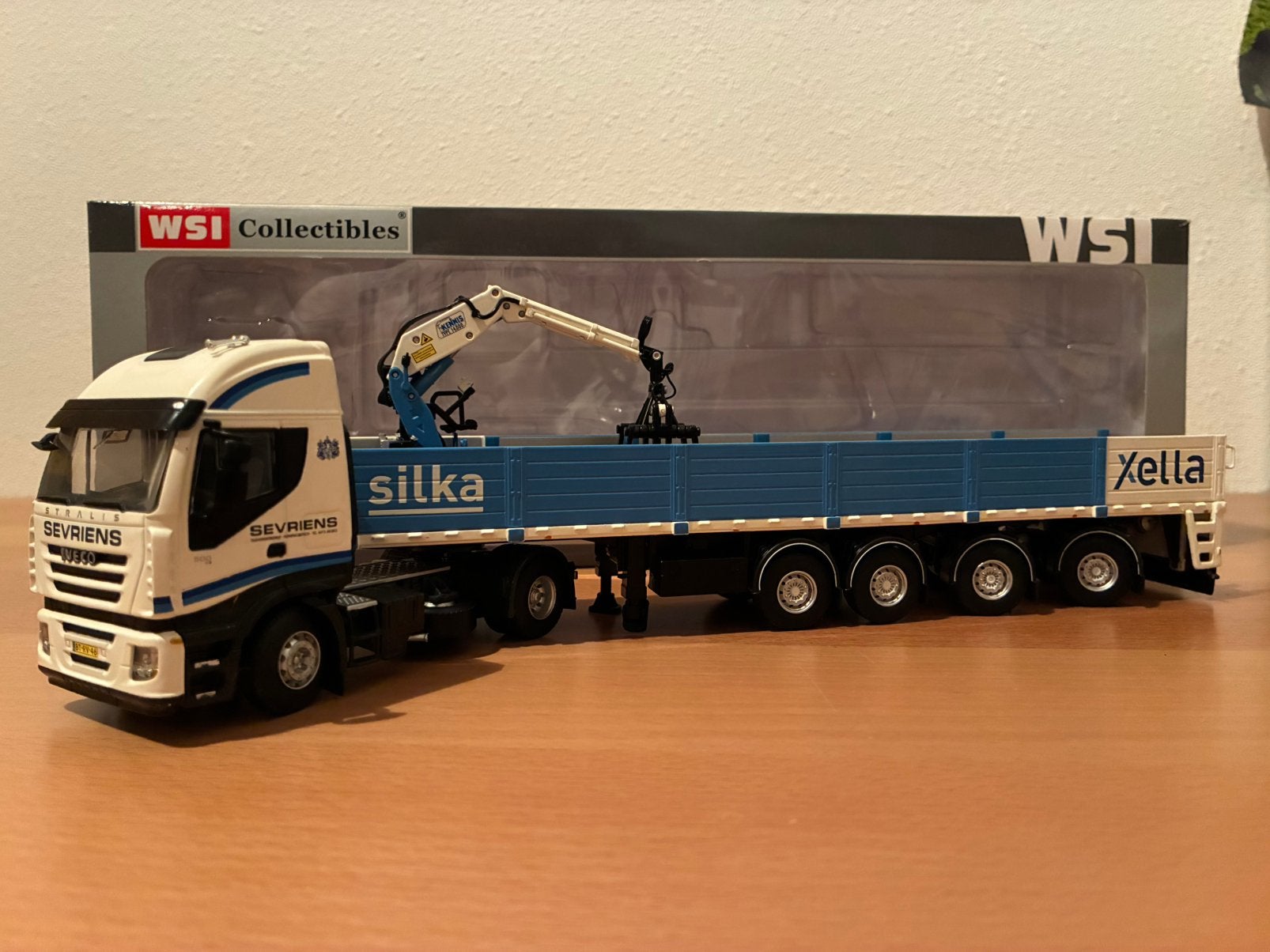 WSI Iveco Sralis met stenenoplegger uitvoering Sevriens, Ophalen of Verzenden, Zo goed als nieuw, Bus of Vrachtwagen, Wsi