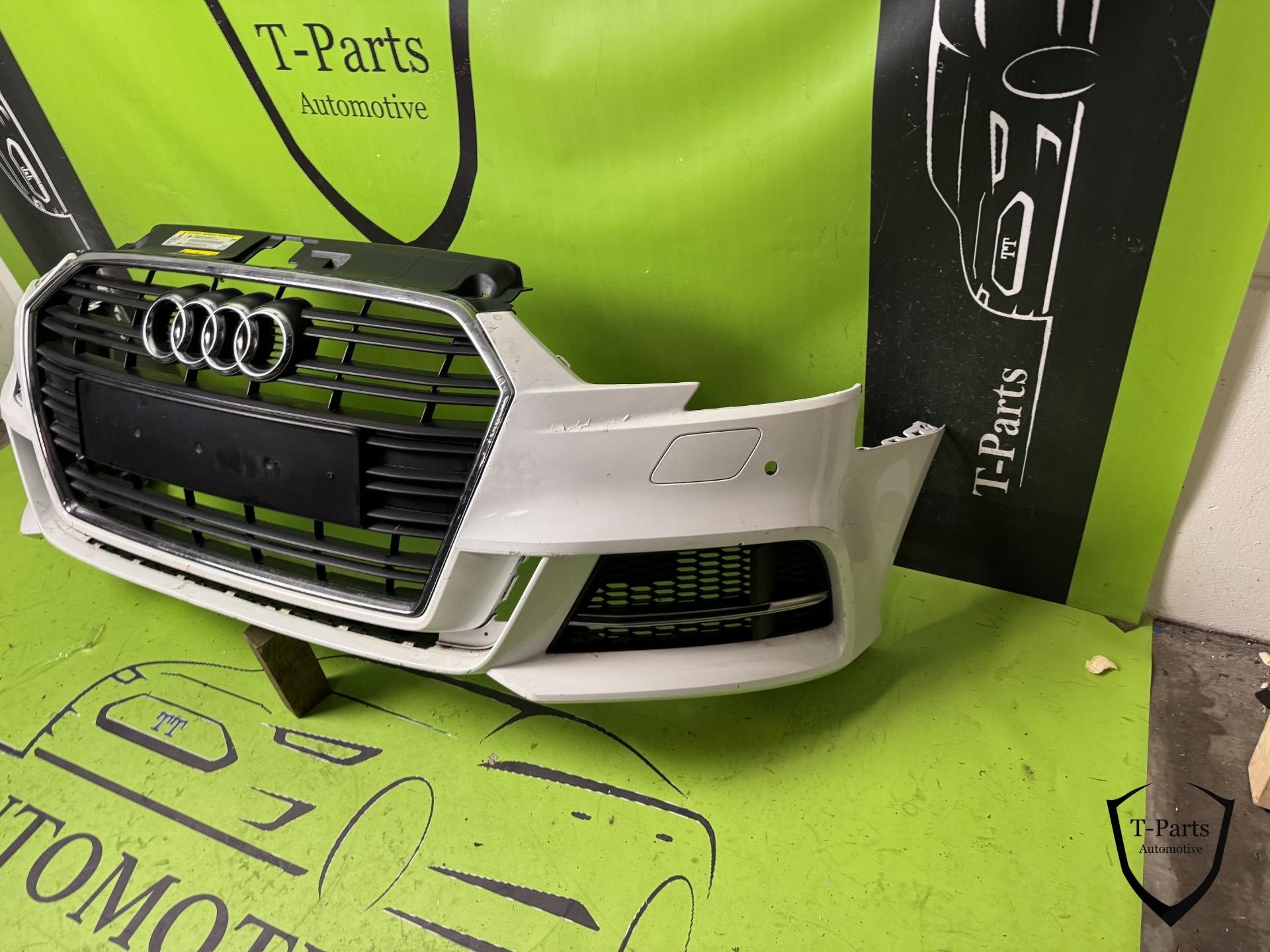 audi a3 voorbumper bumper S line, Auto-onderdelen, Carrosserie en Plaatwerk, Gebruikt, AUDI AG, Auto-Union-Strasse 1
85045  Ingolstadt, DE