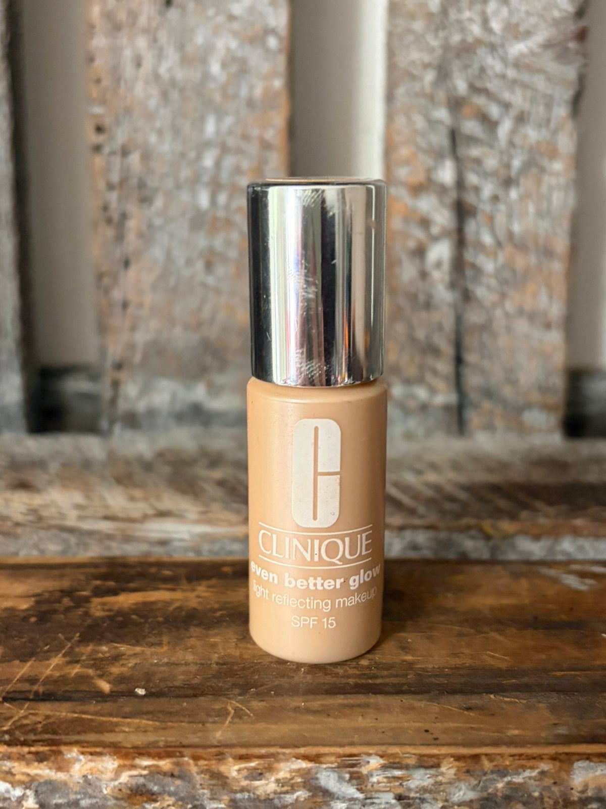 Clinique Even better glow foundation mini WN114, Ophalen of Verzenden, Zo goed als nieuw, Beige, Gehele gezicht