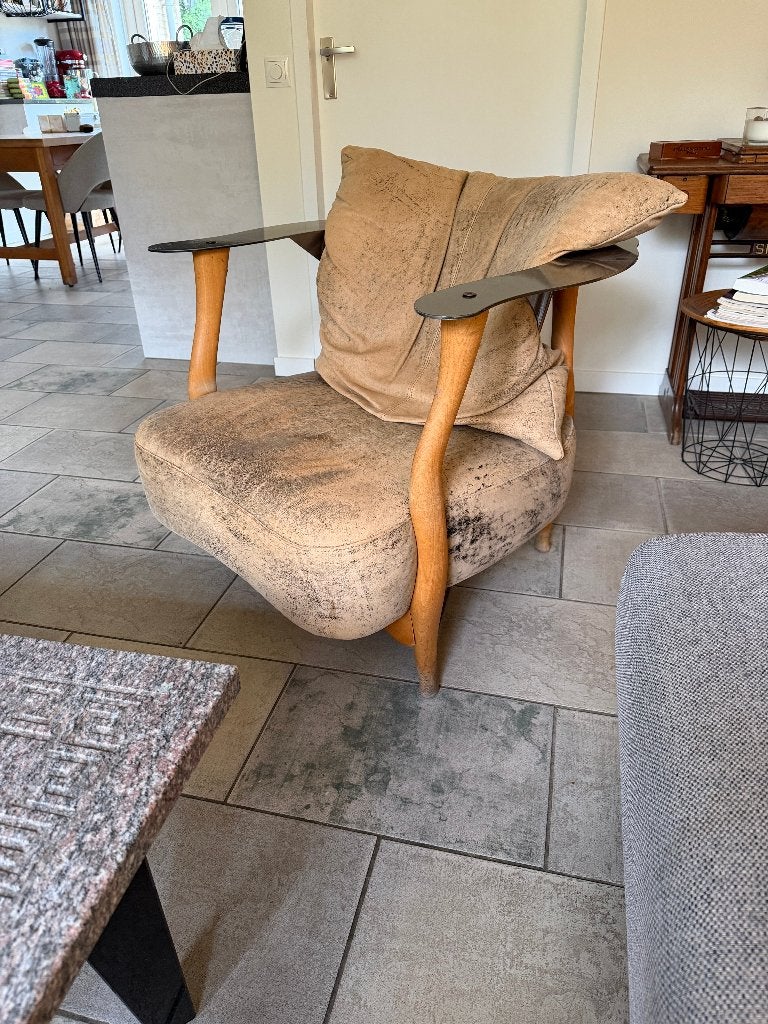 Buffelleren design fauteuil, Huis en Inrichting, Gebruikt, Vintage Nederlands design bestaande uit hout, staal, buffelleer., 75 tot 100 cm
