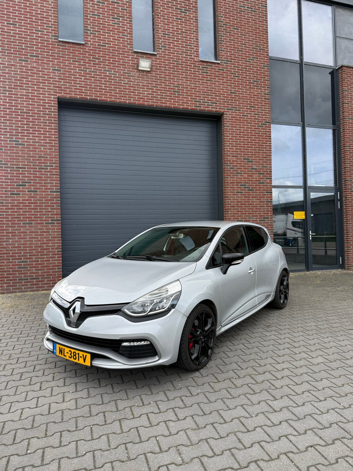Renault Clio 1.6 RS Turbo 147KW 5-DRS AUT 2015 Grijs, Auto's, 1618 cc, Zwart, 4 cilinders, Particulier