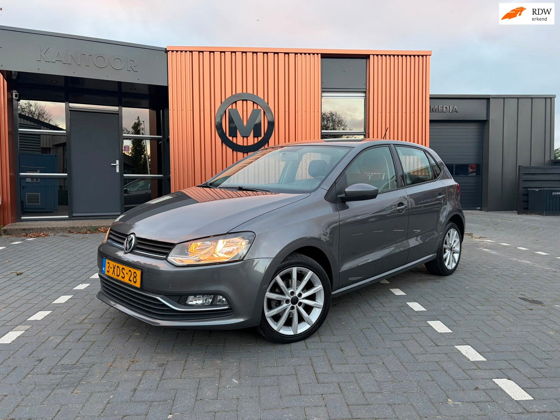 Volkswagen Polo 1.2 TSI Comfortline Automaat/Cruise/PDC, Auto's, Stof, Euro 6, 4 cilinders, Verwarmde buitenspiegels