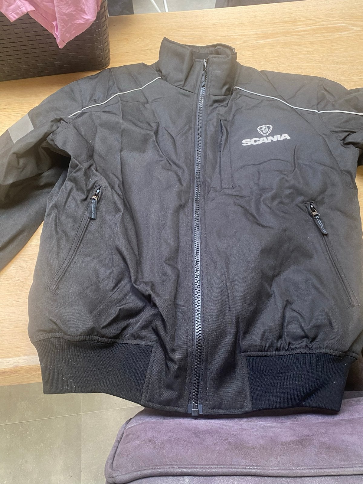 Scania Truck Gear Jas Maat L - Nieuw met labels, Ophalen, Nieuw, Maat 52/54 (L), Zwart
